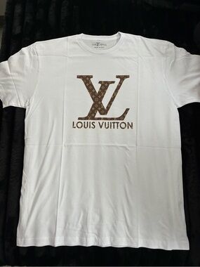 New Men’s White Luxury Graphic Print T-shirt Size XL